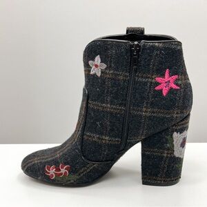 Indigo Rd Plaid w/ Floral Details Ankle Boots | 8